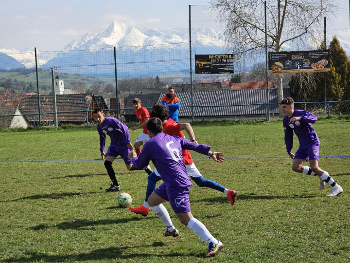  V minifutbale si sily zmeralo 13 chlapčenských tímov a vo vybíjanej päť dievčenských.